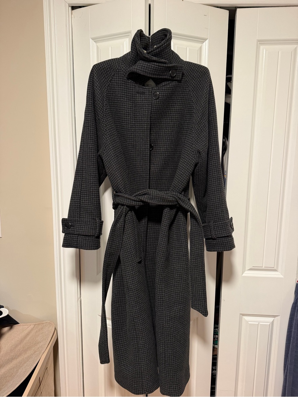 Abercrombie & Fitch Charcoal Houndstooth Belted Trench Coat